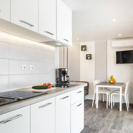 Lovely Stacaravan In Vabriga With Swimming Pool Campsite Porec