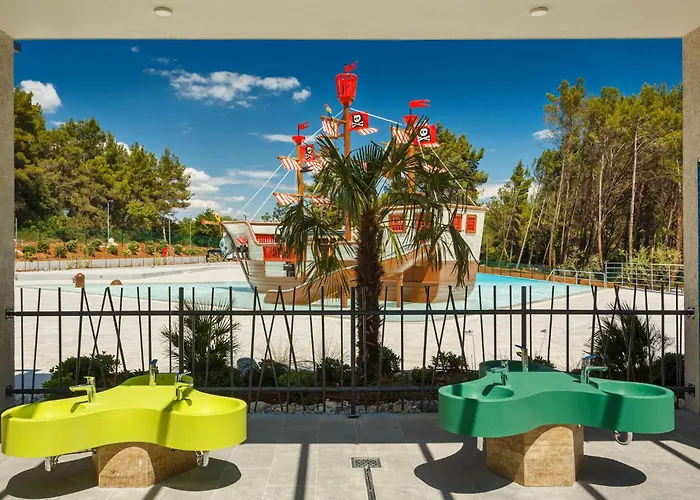 Campsite Lovely Stacaravan In Vabriga With Swimming Pool 5*