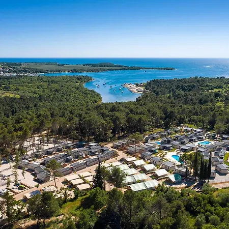 Lovely Stacaravan In Vabriga With Swimming Pool 营地