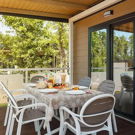 Кемпинг Lovely Stacaravan In Vabriga With Swimming Pool