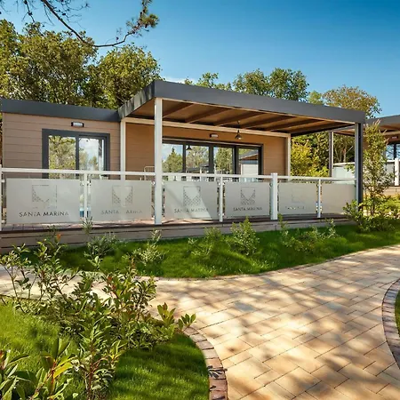 Lovely Stacaravan In Vabriga With Swimming Pool 营地