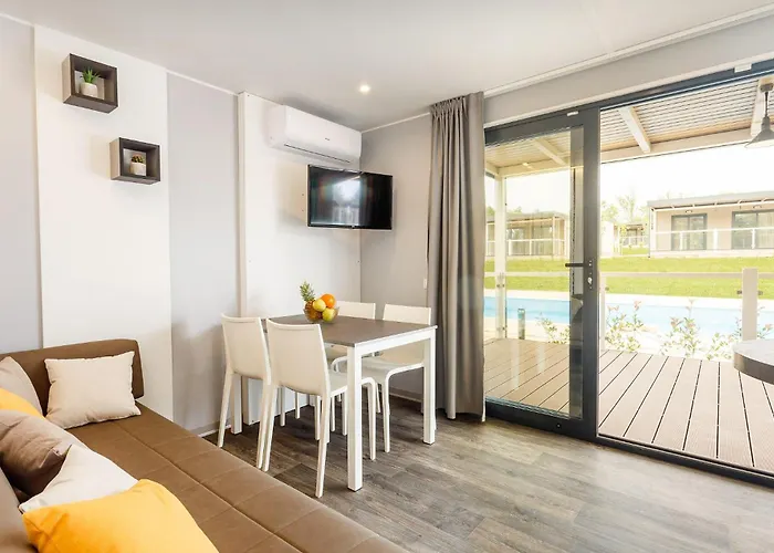 Кемпинг Lovely Stacaravan In Vabriga With Swimming Pool Пореч