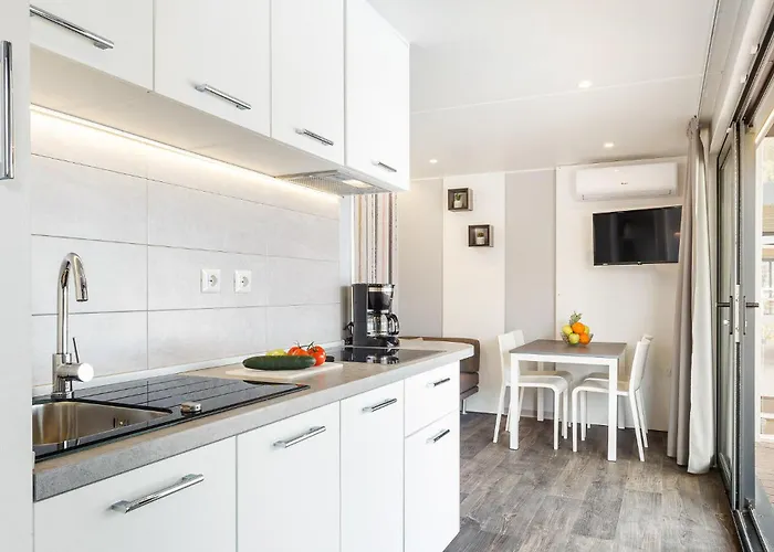 Lovely Stacaravan In Vabriga With Swimming Pool Кемпинг Пореч