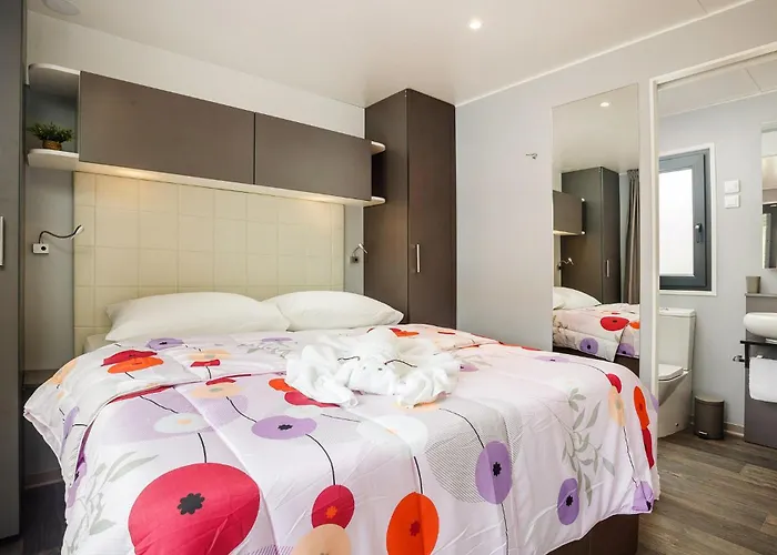 Lovely Stacaravan In Vabriga With Swimming Pool Пореч