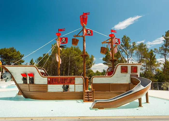 Lovely Stacaravan In Vabriga With Swimming Pool 5* Пореч