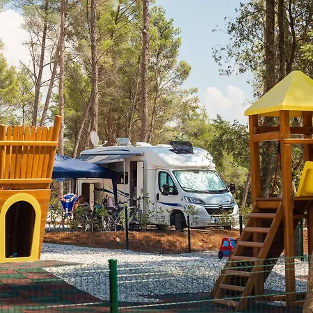 Lovely Stacaravan In Vabriga Kemping