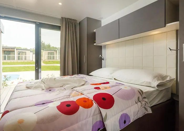 Lovely Stacaravan In Vabriga With Swimming Pool Kemping Poreč